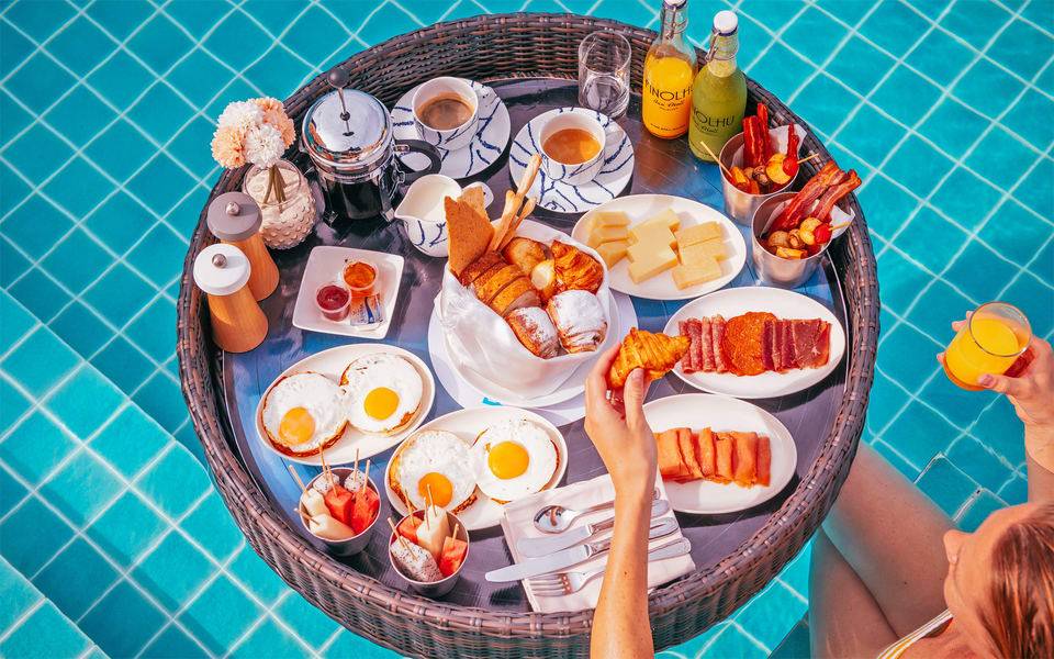 3zc3ys87gpn0j964zraq9kf3vm54_1599721551_floating-breakfast-hotel-maldives-gallery